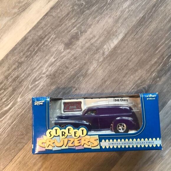 Street Cruizers Liberty Classics 1946 Chevy Blue Purple 1:24 Limited Edition - Picture 1 of 10